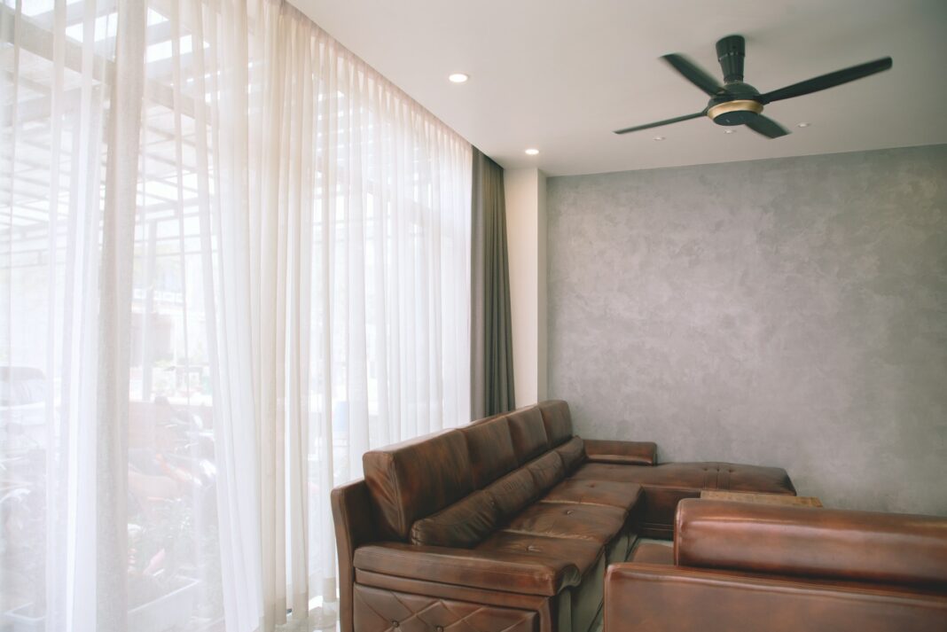 Soffitto teso: installazione, pro e contro che trasformeranno i tuoi interni!